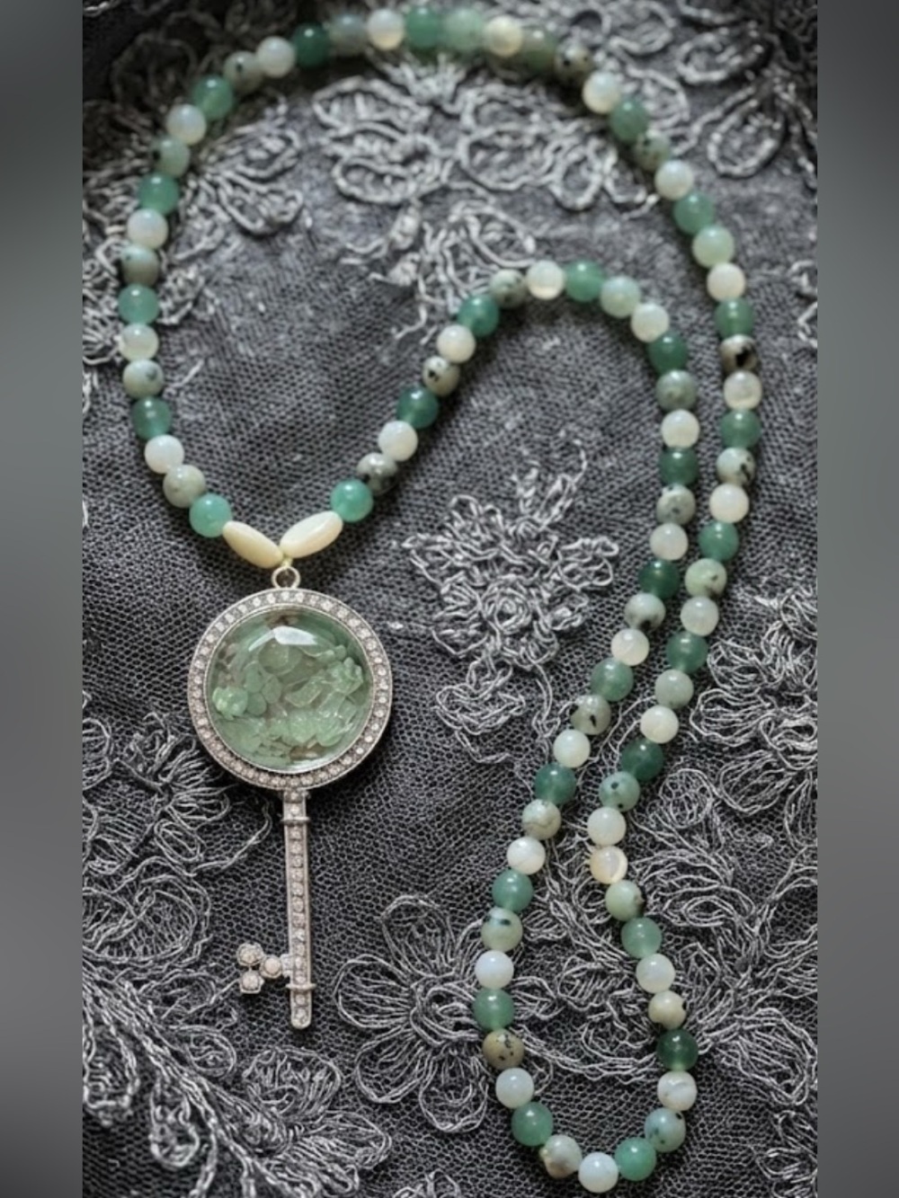 Aventurine & Pearl Stretch Necklace (Aventurine, Kiwi Jasper & Mother of Pearl)